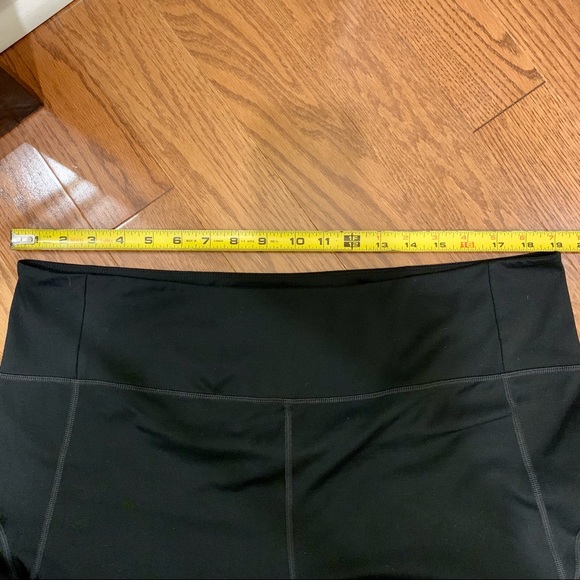 Girlfriend Collective Black Compression Leggings. Womens 5XL - Picture 3 of 5